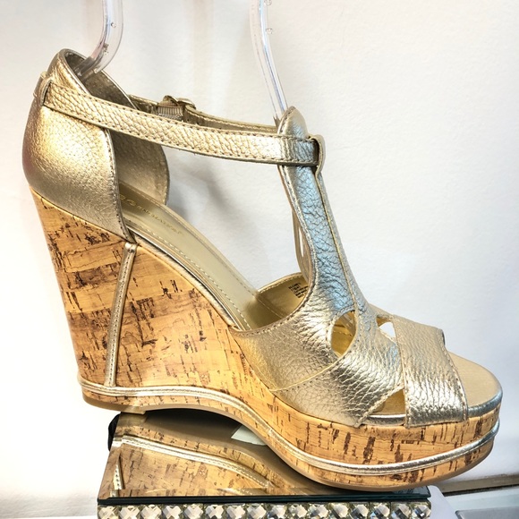 SOLD ❤️BCBGeneration Gold Metallic Wedges 11 - Picture 8 of 8